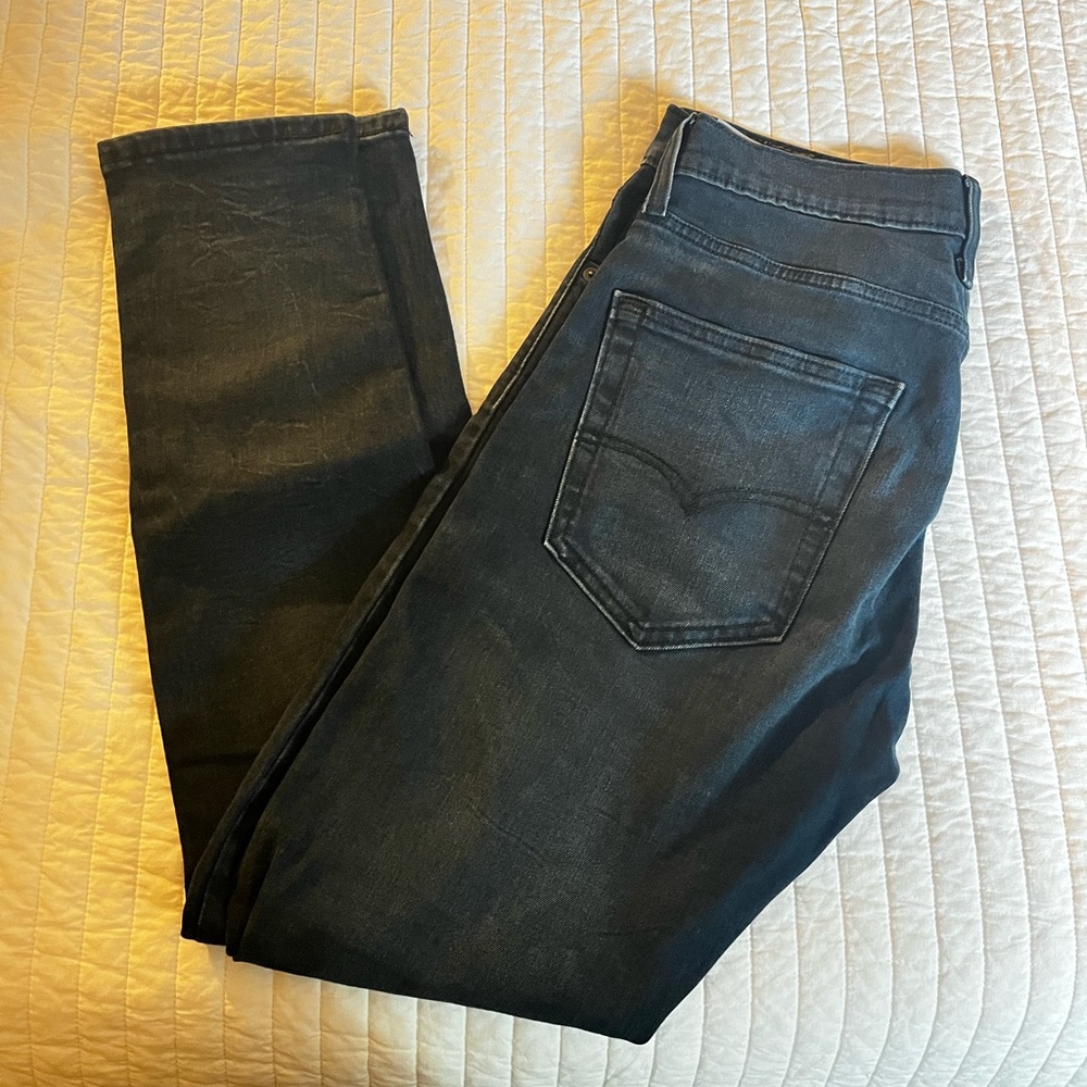 Men’s dark wash Levi’s